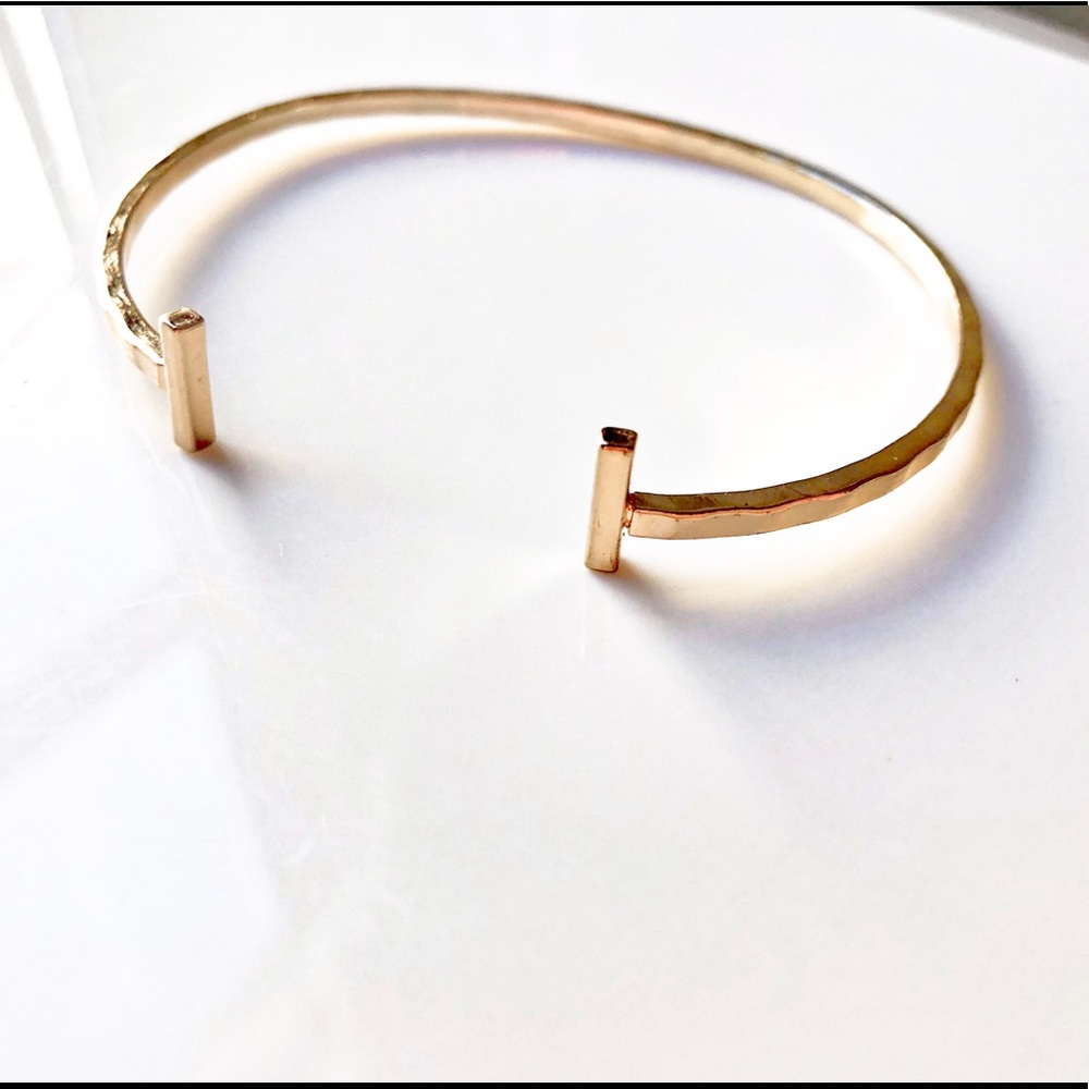 URBAN OUTFITTERS THIN GOLD CUFF BRACELET